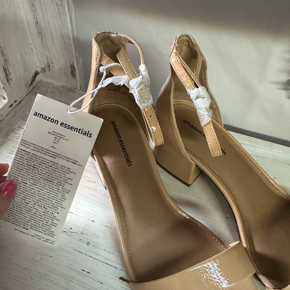 NWT Amazon Essentials| Nude Shiny Block heel - Picture 2 of 6